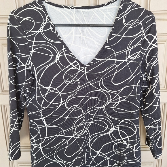 Unbranded Petite Pullover SzSP Black/White Abstract 3/4 Sleeves SpandexBlend EUC - Picture 7 of 12